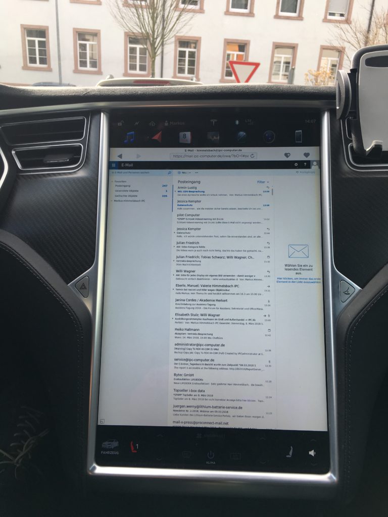 Tesla Email lesen - mit Outlook Webaccess ist das möglich